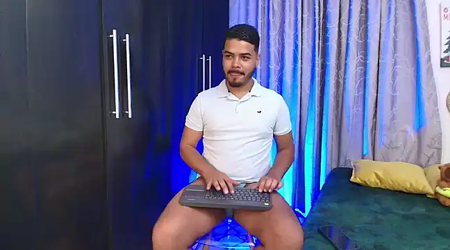 Snapshot of thiagowes chatting on December 23, 2024, 12:14 am thiagowes online show from December 23, 2024, 12:14 am