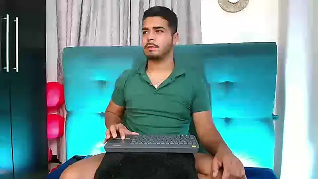 Snapshot of thiagowes chatting on February 6, 2025, 12:43 am thiagowes online show from February 6, 2025, 12:43 am