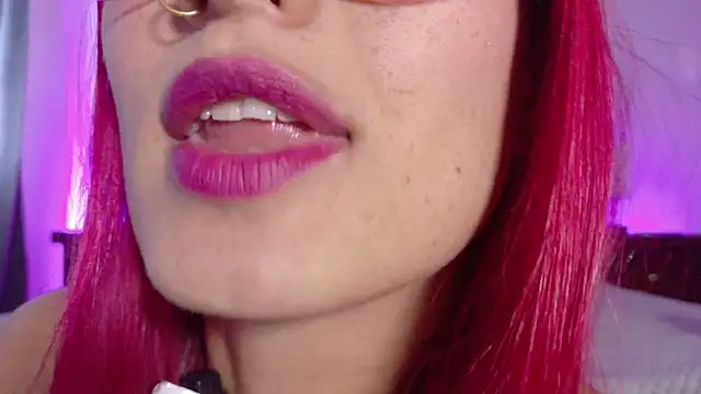 Snapshot of luccycollins_ chatting on October 9, 2025, 4:05 pm luccycollins online show from October 9, 2025, 4:05 pm