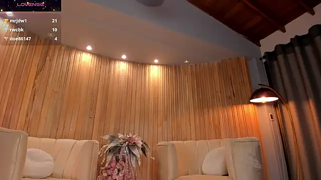 Snapshot of RebeccaHudson chatting on February 5, 2025, 9:36 am RebeccaHudson online show from February 5, 2025, 9:36 am