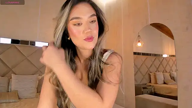 Snapshot of RebeccaHudson chatting on February 12, 2025, 4:23 am RebeccaHudson online show from February 12, 2025, 4:23 am