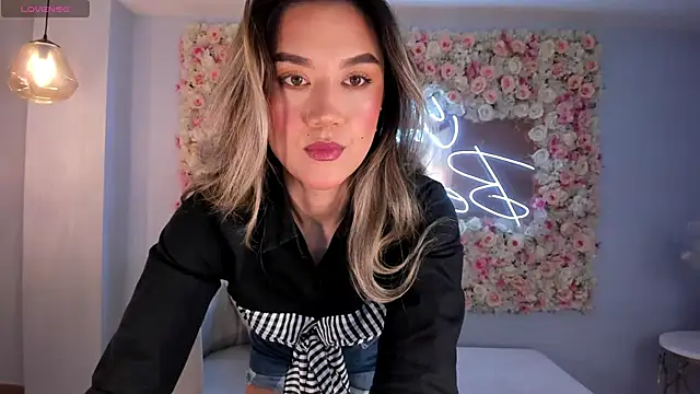 Snapshot of RebeccaHudson chatting on March 1, 2025, 2:26 am RebeccaHudson online show from March 1, 2025, 2:26 am