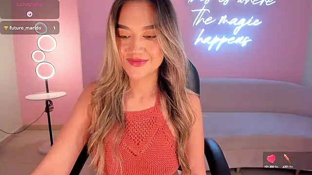 Snapshot of RebeccaHudson chatting on March 12, 2025, 5:57 am RebeccaHudson online show from March 12, 2025, 5:57 am