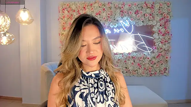 Snapshot of RebeccaHudson chatting on October 13, 2025, 6:52 pm RebeccaHudson online show from October 13, 2025, 6:52 pm