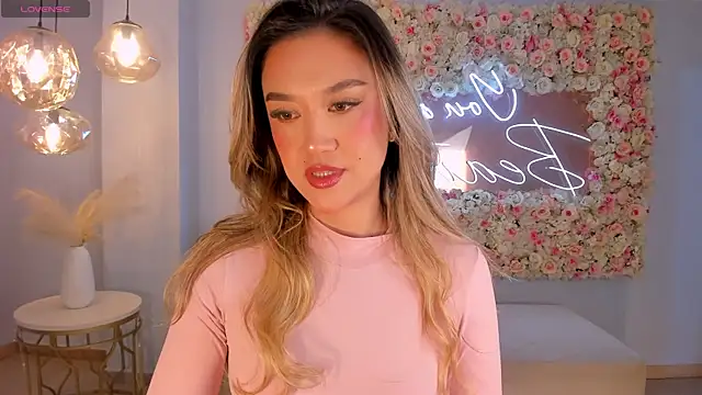 Snapshot of RebeccaHudson chatting on October 16, 2025, 6:53 pm RebeccaHudson online show from October 16, 2025, 6:53 pm