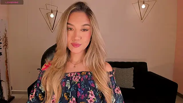 RebeccaHudson online show from February 13, 2026, 8:27 pm