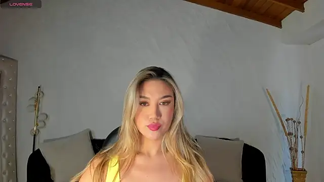 Snapshot of RebeccaHudson chatting on June 25, 2026, 7:40 pm RebeccaHudson online show from June 25, 2026, 7:40 pm