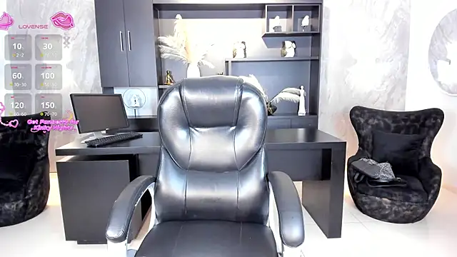 Snapshot of RebeccaHudson chatting on July 30, 2026, 7:57 pm RebeccaHudson online show from July 30, 2026, 7:57 pm