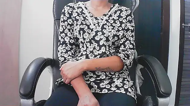 Snapshot of collage_hoty chatting on April 13, 2026, 3:01 am collage hoty online show from April 13, 2026, 3:01 am