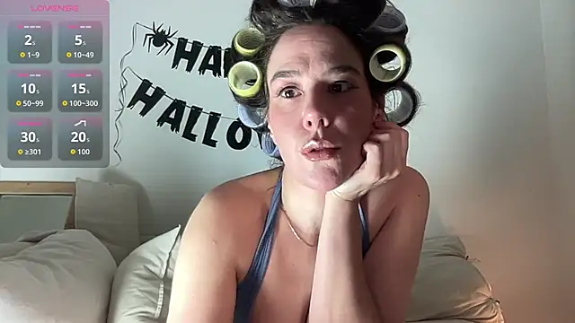 Snapshot of MilkyHoneyLullabies chatting on October 30, 2025, 1:45 pm MilkyHoneyLullabies online show from October 30, 2025, 1:45 pm