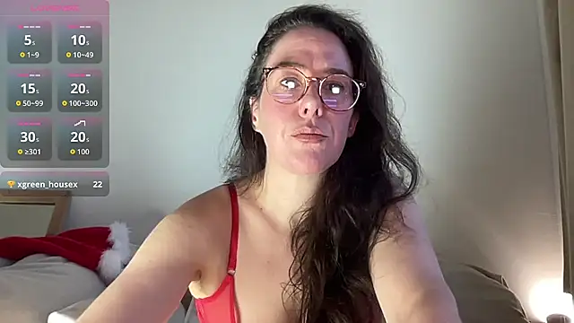 Snapshot of MilkyHoneyLullabies chatting on December 4, 2025, 9:51 am MilkyHoneyLullabies online show from December 4, 2025, 9:51 am