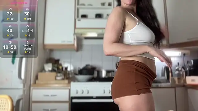 Snapshot of MilkyHoneyLullabies chatting on December 16, 2025, 9:47 am MilkyHoneyLullabies online show from December 16, 2025, 9:47 am