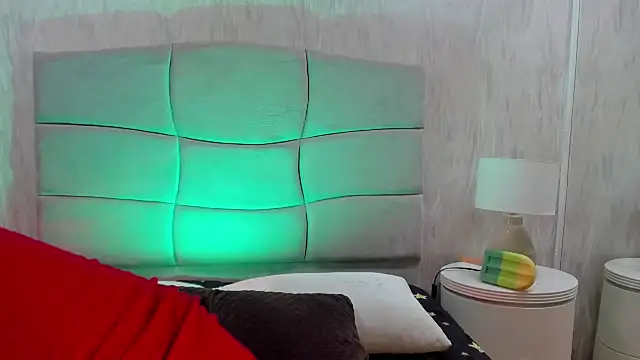 Snapshot of DafneMillers chatting on December 23, 2024, 1:56 pm DafneMillers online show from December 23, 2024, 1:56 pm