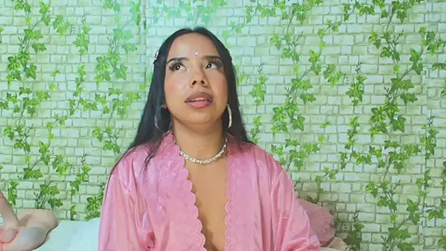 Snapshot of DafneMillers chatting on March 5, 2025, 1:31 am DafneMillers online show from March 5, 2025, 1:31 am