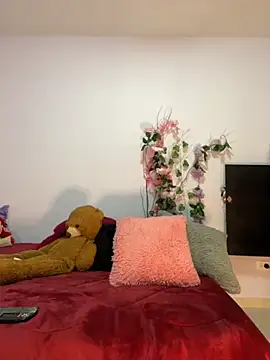 kymmgolden online show from September 10, 2025, 8:42 pm