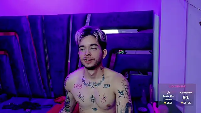 AliceandMax online show from March 20, 2025, 8:19 pm