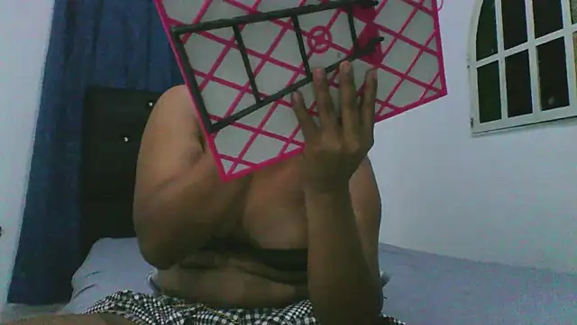 JenniferChian online show from April 18, 2026, 1:20 am