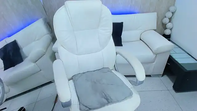 Snapshot of meggan_77 chatting on February 8, 2025, 4:14 am meggan 77 online show from February 8, 2025, 4:14 am