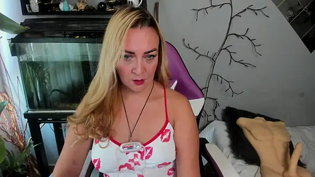 karen mature69 online show from September 14, 2025, 12:59 pm