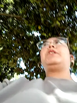 Snapshot of lara_moon25 chatting on December 6, 2024, 6:39 pm lara moon25 online show from December 6, 2024, 6:39 pm