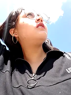 Snapshot of lara_moon25 chatting on December 10, 2024, 3:01 pm lara moon25 online show from December 10, 2024, 3:01 pm