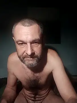 Snapshot of Andrzej-M chatting on April 10, 2026, 8:24 pm Andrzej-M online show from April 10, 2026, 8:24 pm