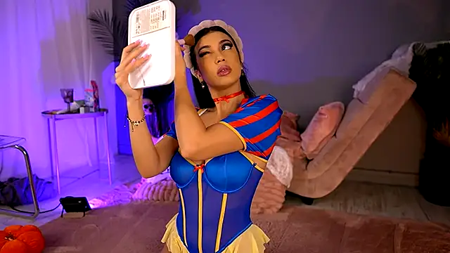 Snapshot of BetsyGonzale chatting on October 31, 2025, 5:08 am BetsyGonzale online show from October 31, 2025, 5:08 am