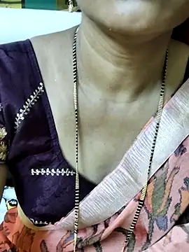 Snapshot of anuradha1432 chatting on October 30, 2025, 5:02 pm anuradha1432 online show from October 30, 2025, 5:02 pm