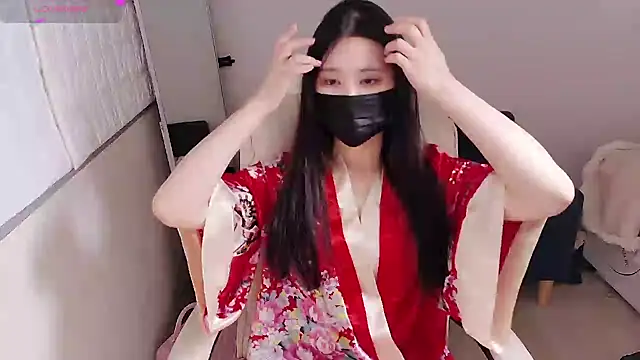 Snapshot of who_Lilly chatting on September 18, 2025, 12:07 pm who Lilly online show from September 18, 2025, 12:07 pm