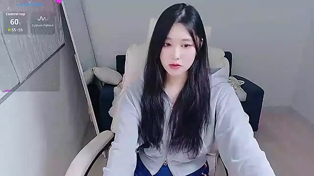 Snapshot of who_Lilly chatting on October 19, 2025, 9:10 am who Lilly online show from October 19, 2025, 9:10 am