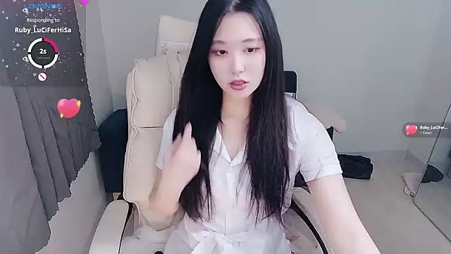 Snapshot of who_Lilly chatting on December 5, 2025, 12:03 pm who Lilly online show from December 5, 2025, 12:03 pm