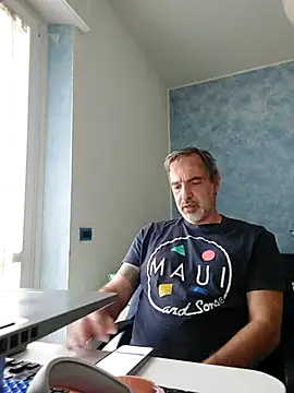 Snapshot of Marcolino183 chatting on May 5, 2026, 7:27 am Marcolino183 online show from May 5, 2026, 7:27 am