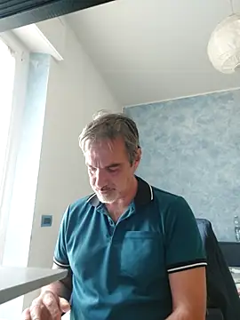 Snapshot of Marcolino183 chatting on May 13, 2026, 7:39 am Marcolino183 online show from May 13, 2026, 7:39 am