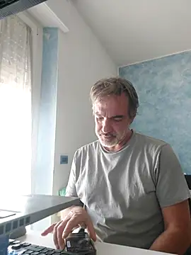 Snapshot of Marcolino183 chatting on May 26, 2026, 12:56 pm Marcolino183 online show from May 26, 2026, 12:56 pm