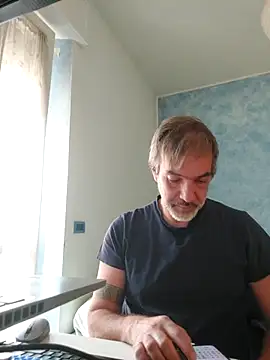 Snapshot of Marcolino183 chatting on May 29, 2026, 7:28 am Marcolino183 online show from May 29, 2026, 7:28 am