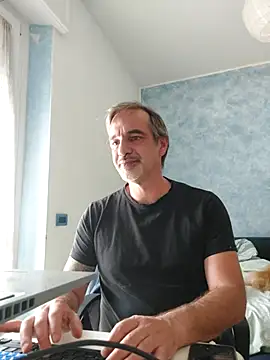 Snapshot of Marcolino183 chatting on June 1, 2026, 12:29 pm Marcolino183 online show from June 1, 2026, 12:29 pm