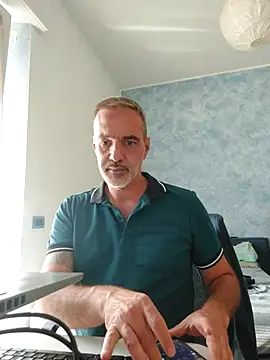 Snapshot of Marcolino183 chatting on July 20, 2026, 9:34 am Marcolino183 online show from July 20, 2026, 9:34 am