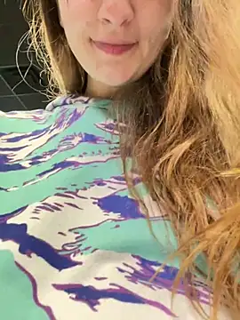 Snapshot of psilybaby chatting on February 19, 2025, 6:33 am psilybaby online show from February 19, 2025, 6:33 am