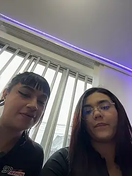 Snapshot of camianddanna chatting on November 28, 2025, 7:27 pm camianddanna online show from November 28, 2025, 7:27 pm