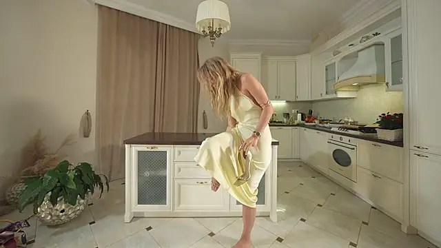 HeyBananas online show from November 30, 2025, 6:12 pm