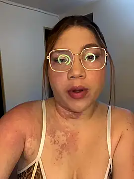 Snapshot of WhiteWomen chatting on October 30, 2025, 12:23 am WhiteWomen online show from October 30, 2025, 12:23 am