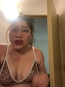 Snapshot of WhiteWomen chatting on November 16, 2025, 11:21 pm WhiteWomen online show from November 16, 2025, 11:21 pm