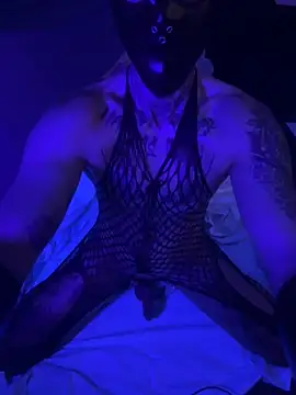 Snapshot of LuggiJack chatting on November 15, 2025, 4:43 am LuggiJack online show from November 15, 2025, 4:43 am