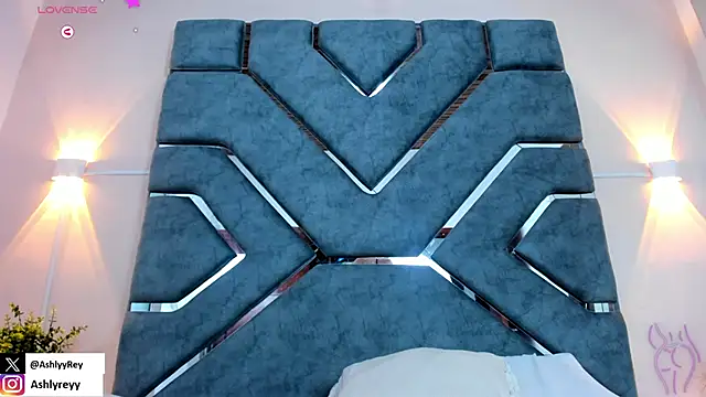 ashlyrey-1 online show from February 10, 2025, 10:51 pm