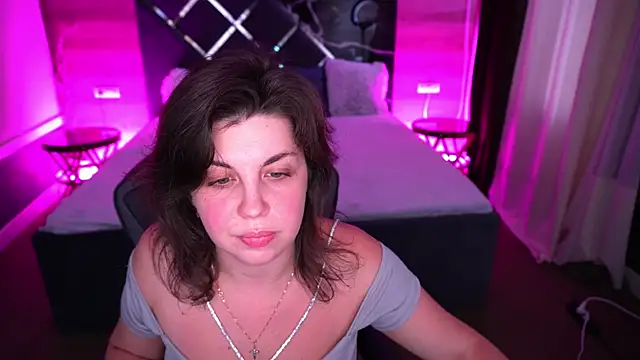 MirandaWong online show from October 13, 2025, 5:51 am