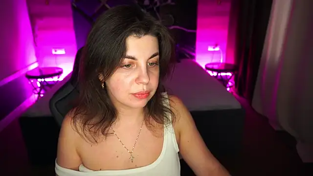 MirandaWong online show from November 15, 2025, 6:44 am