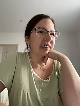 Snapshot of B_Bonya_m chatting on June 30, 2026, 4:02 am B Bonya m online show from June 30, 2026, 4:02 am