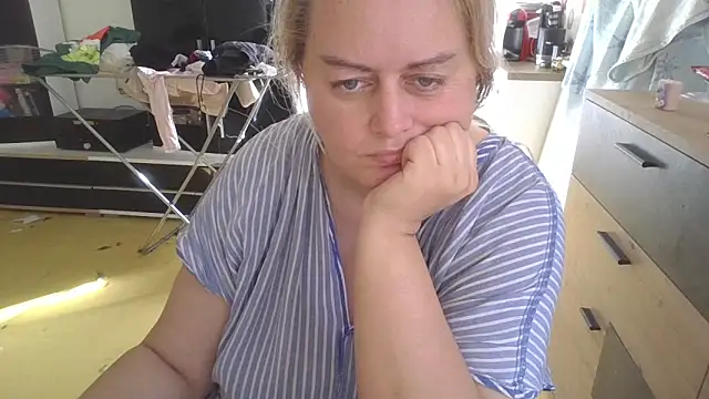 Meliss Official9 online show from March 4, 2025, 8:13 am