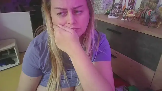 Meliss Official9 online show from December 14, 2025, 11:09 pm