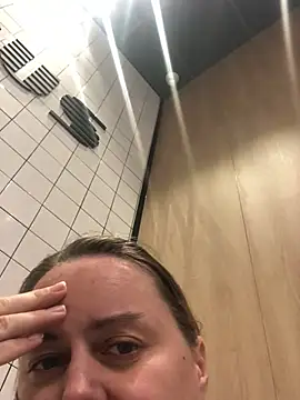 Meliss Official9 online show from February 11, 2026, 6:18 am